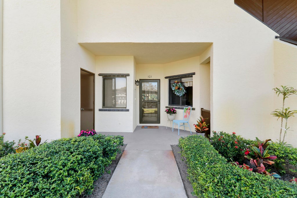 Photo of 6363 SE Williamsburg Drive #101, Hobe Sound, FL 33455 (MLS # R11049242)