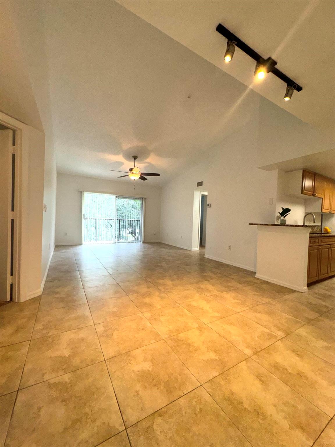 1300 Crestwood Court S 1319