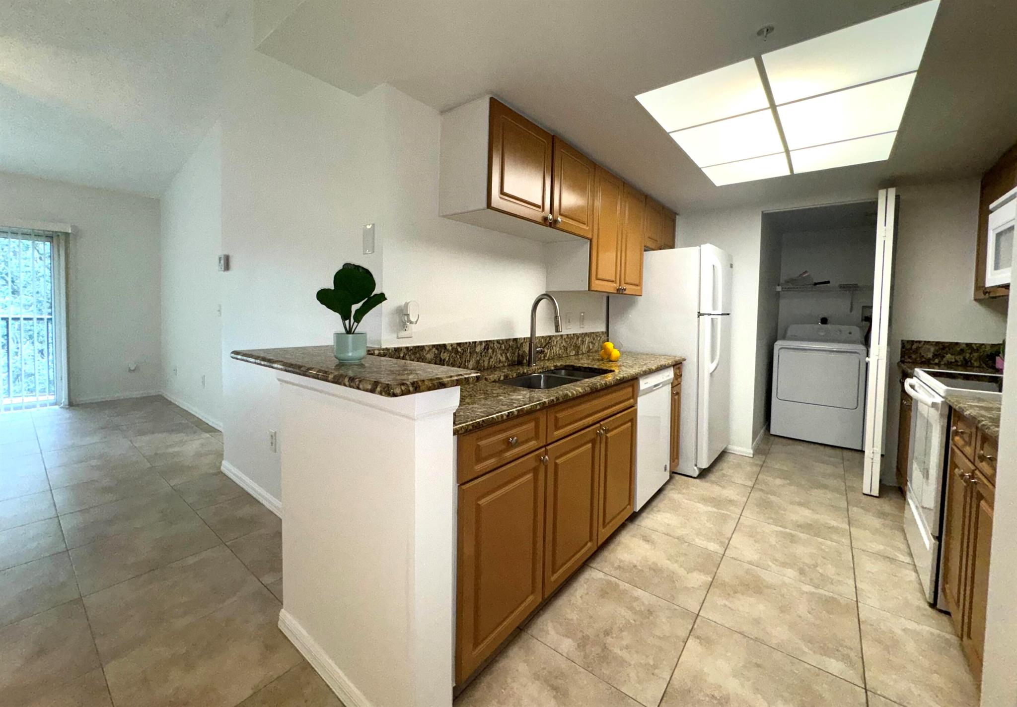 1300 Crestwood Court S 1319