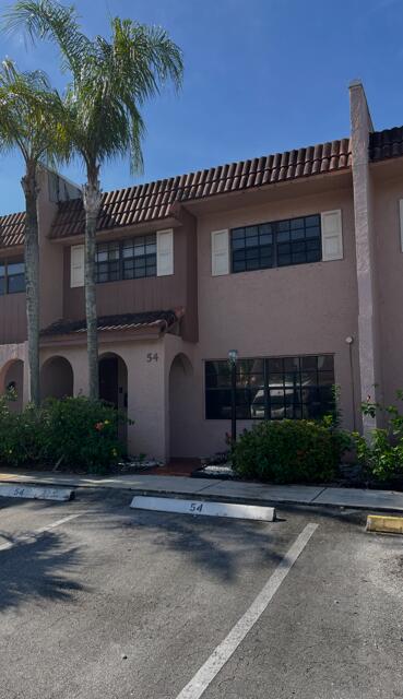 VALENCIA VILLAGE CONDO PHASE I - Residential Lease