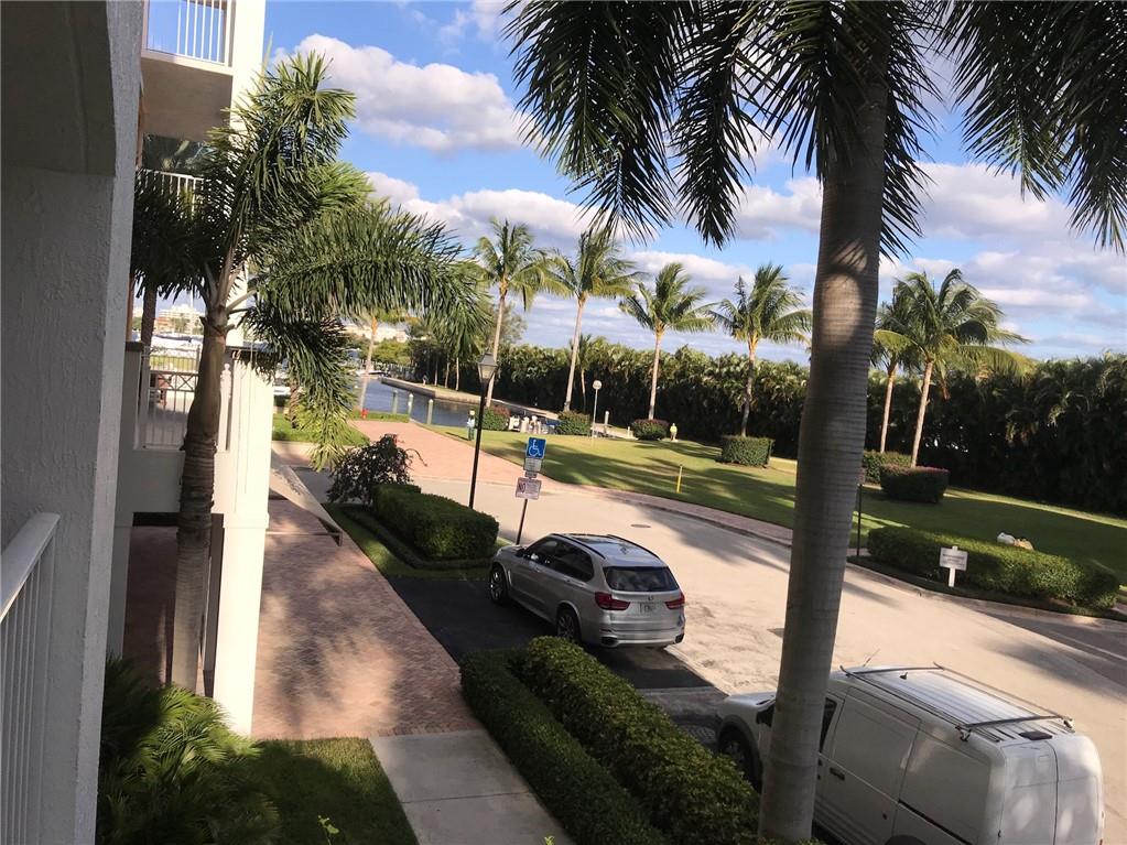 MOORINGS AT LANTANA CONDO - Residential Lease