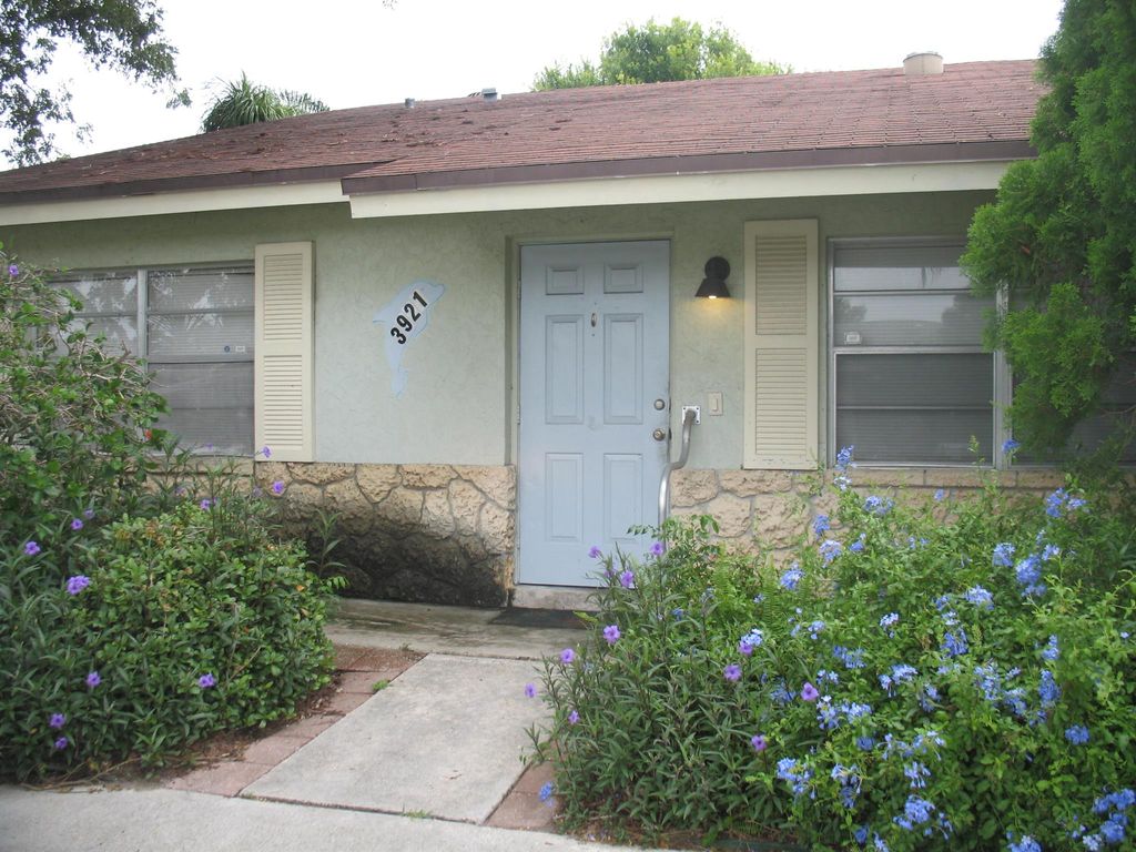 Photo of 3921 Wilshire Street, Palm Beach Gardens, FL 33403 (MLS # R11130721)