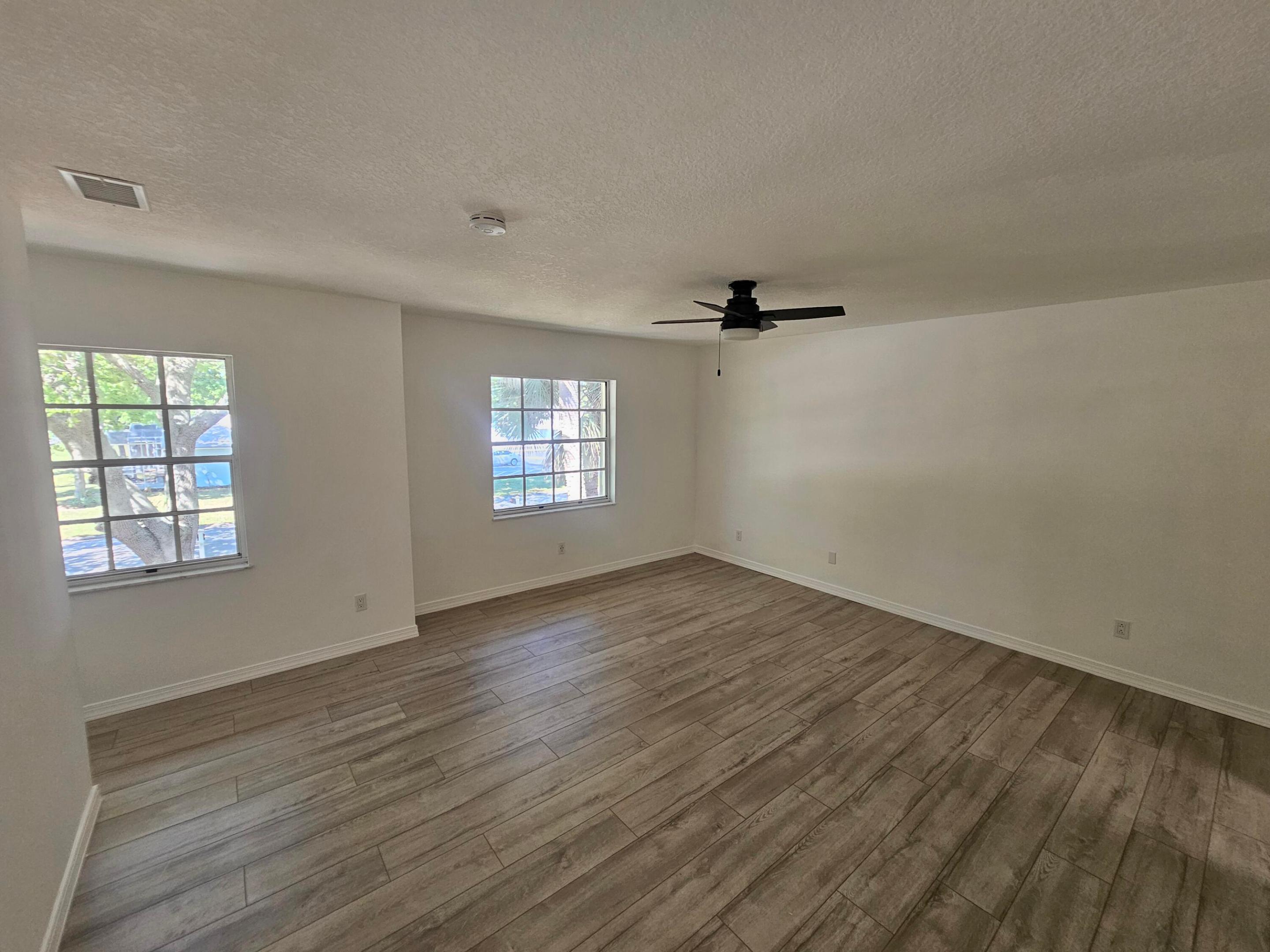 VILLAS OF VERO BEACH - Residential Lease