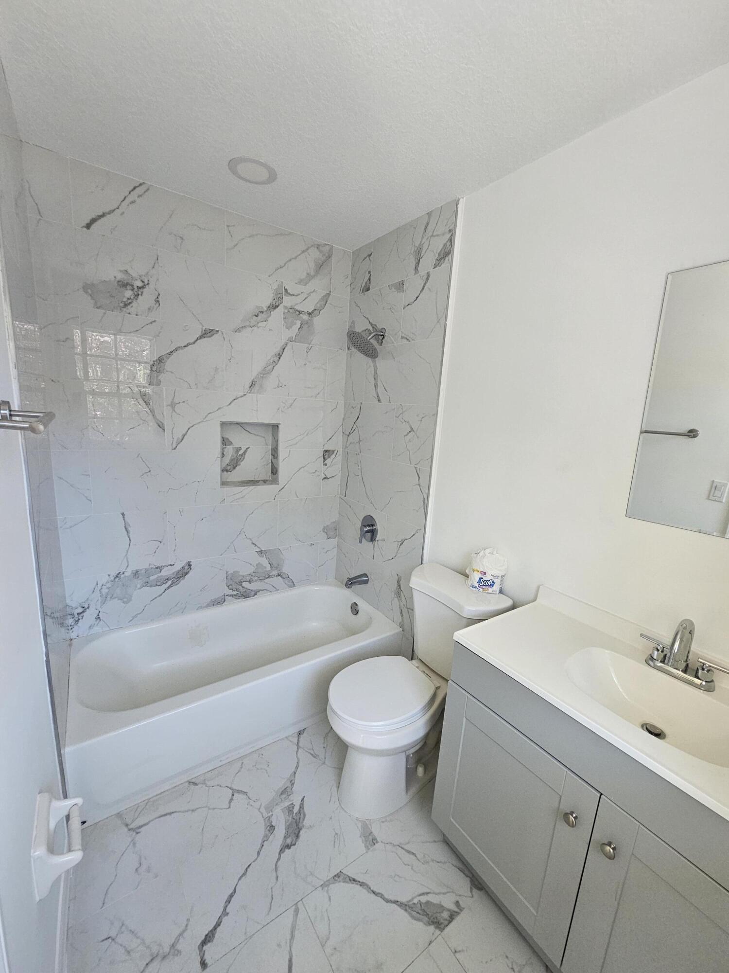 VILLAS OF VERO BEACH - Residential Lease