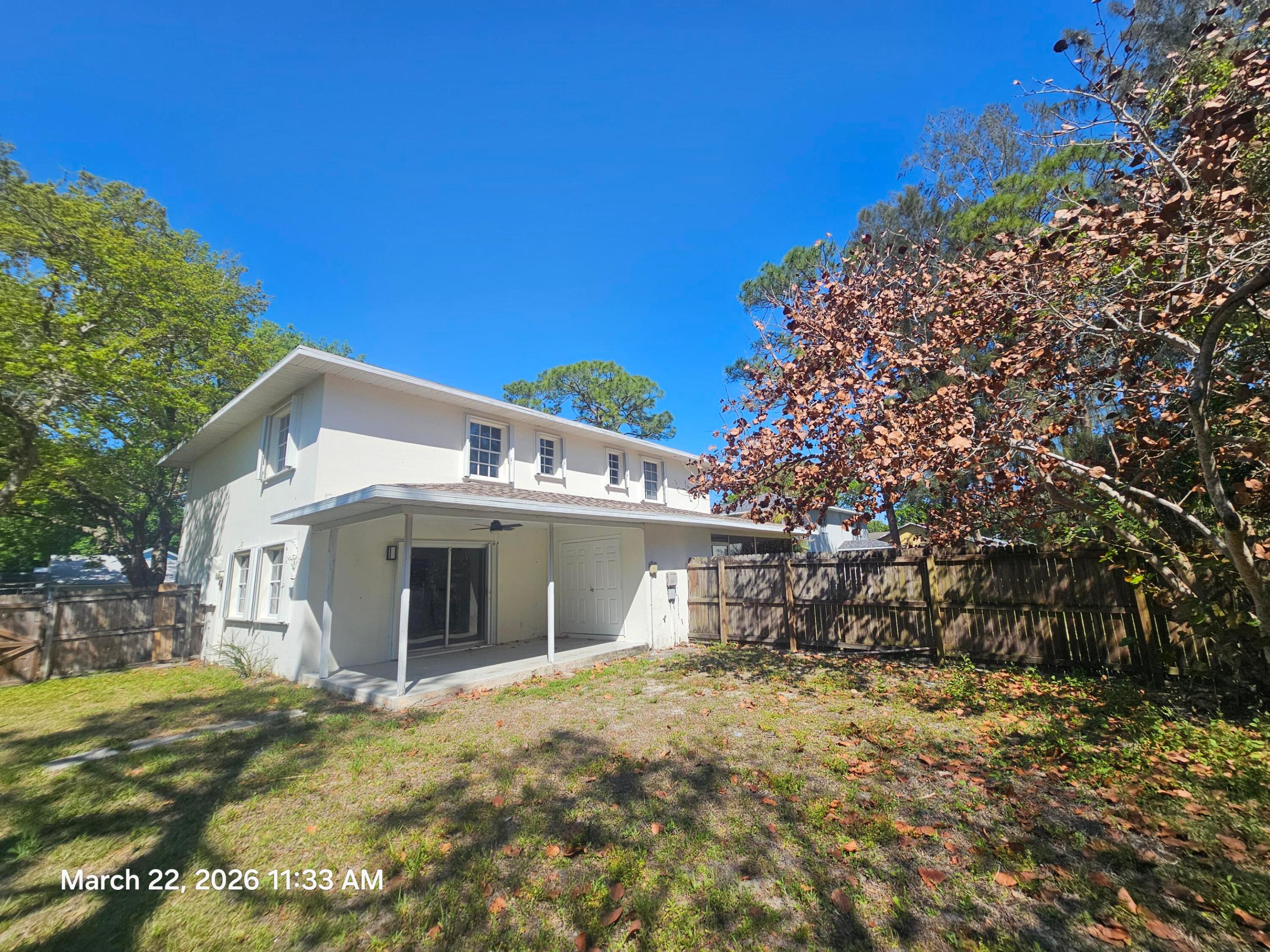VILLAS OF VERO BEACH - Residential Lease