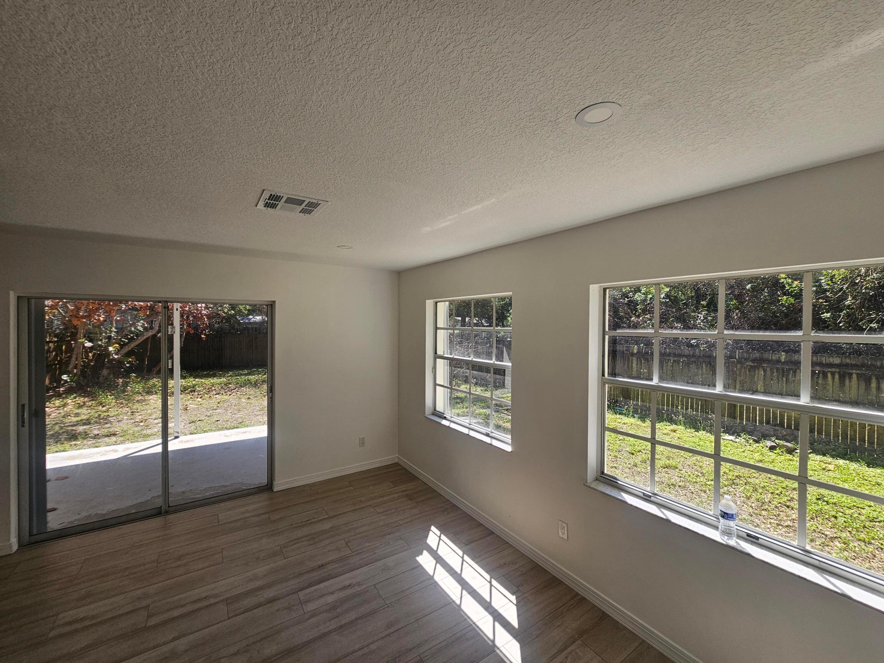 VILLAS OF VERO BEACH - Residential Lease