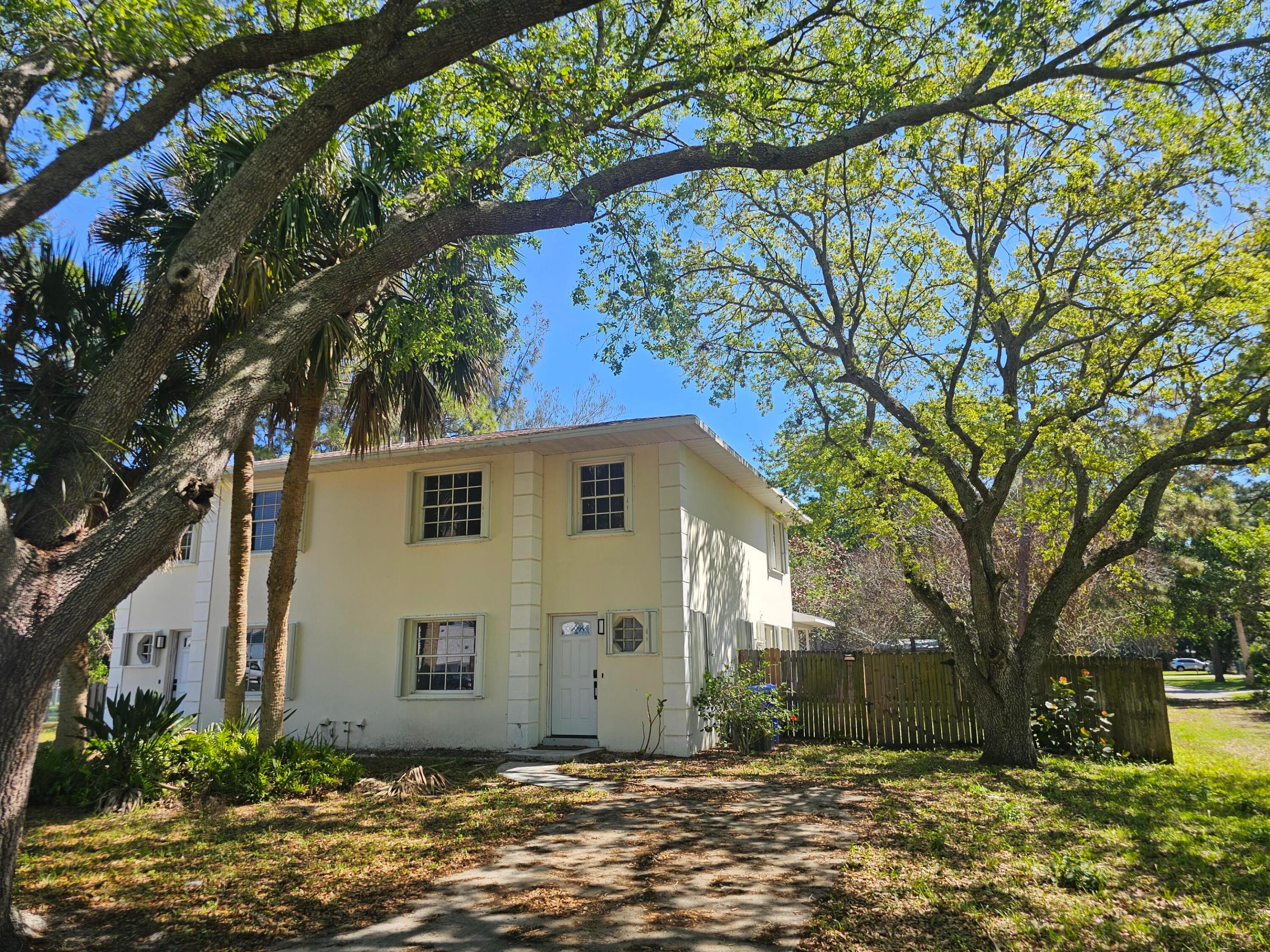 VILLAS OF VERO BEACH - Residential Lease