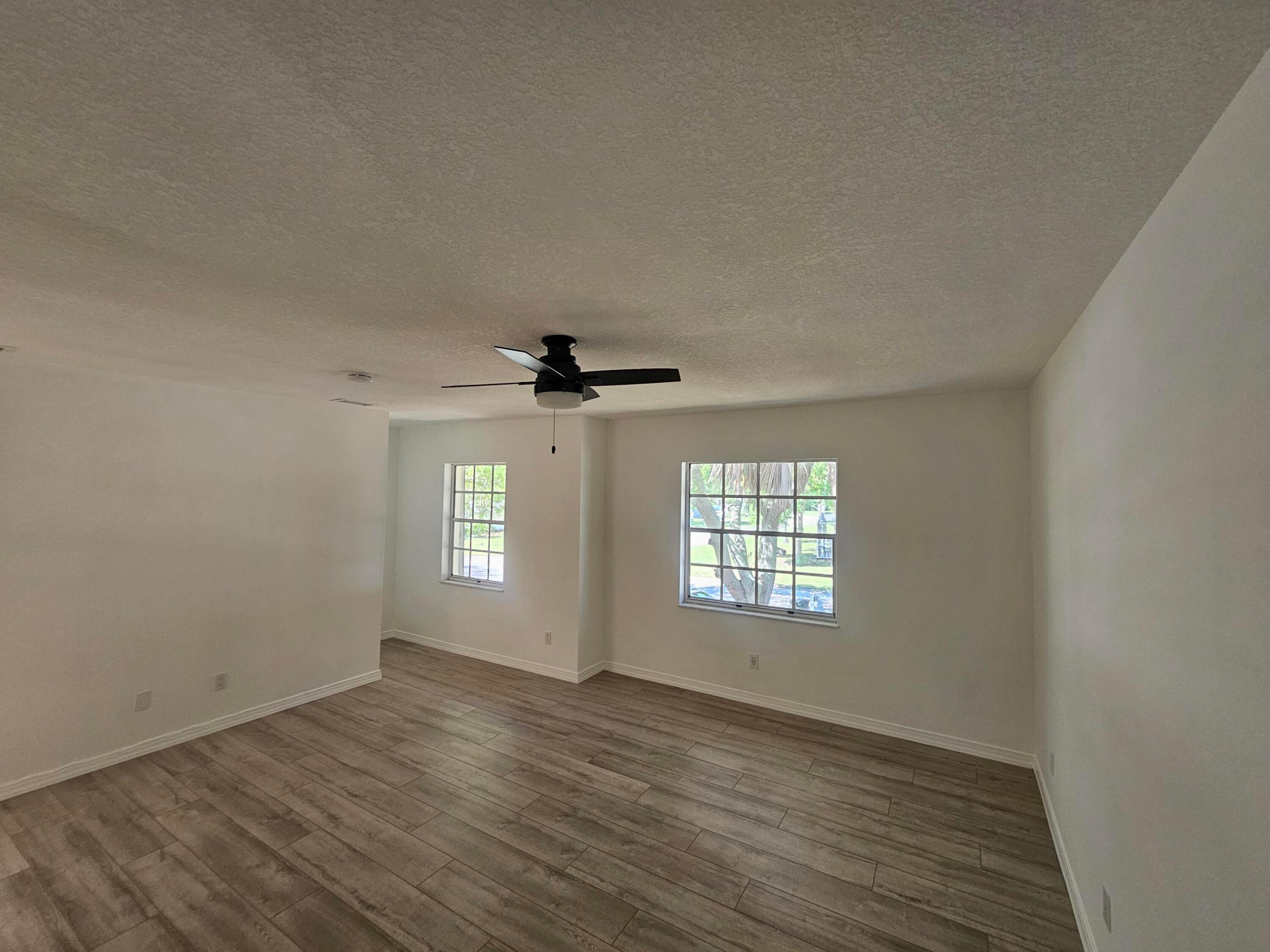VILLAS OF VERO BEACH - Residential Lease