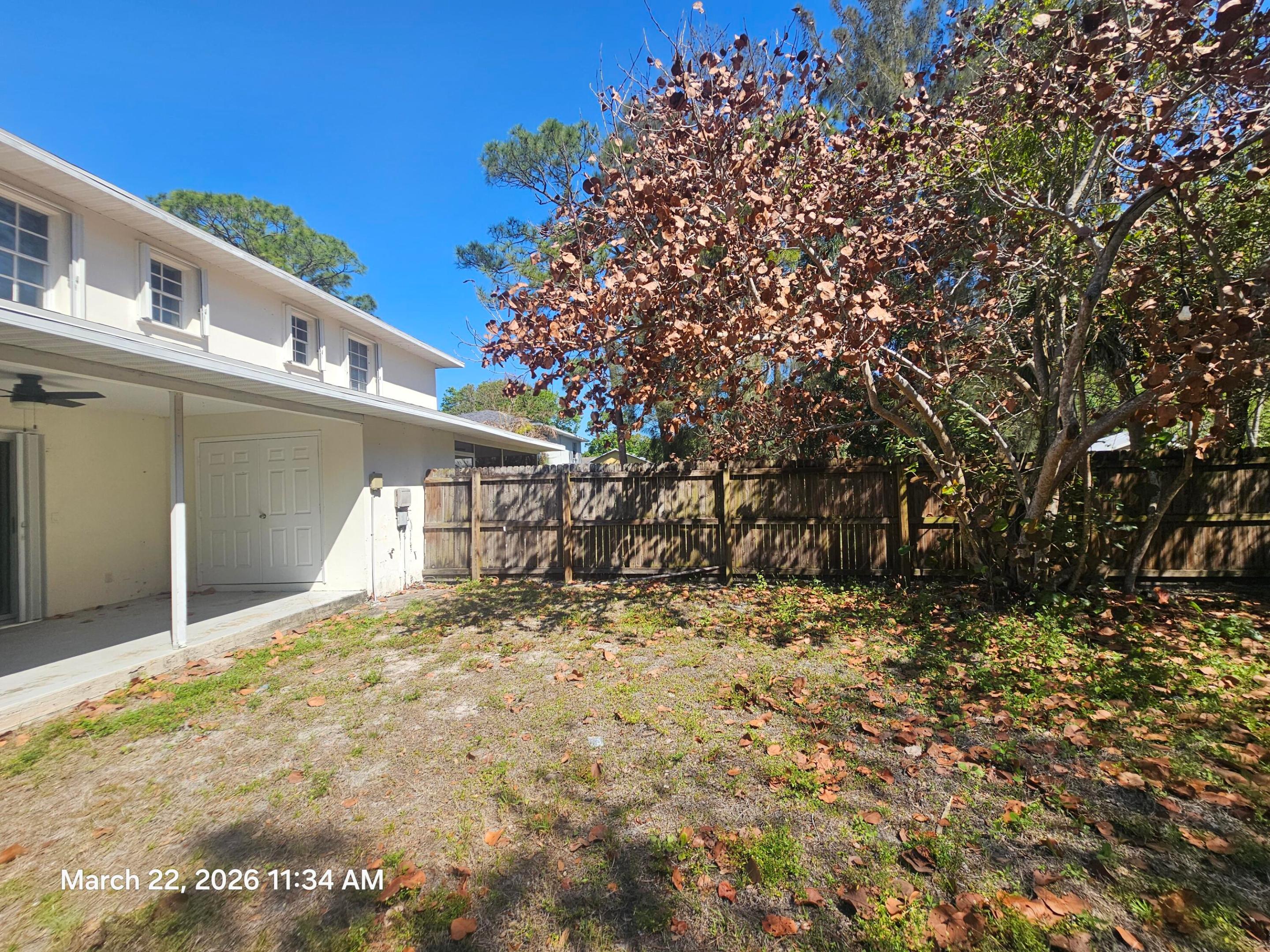 VILLAS OF VERO BEACH - Residential Lease
