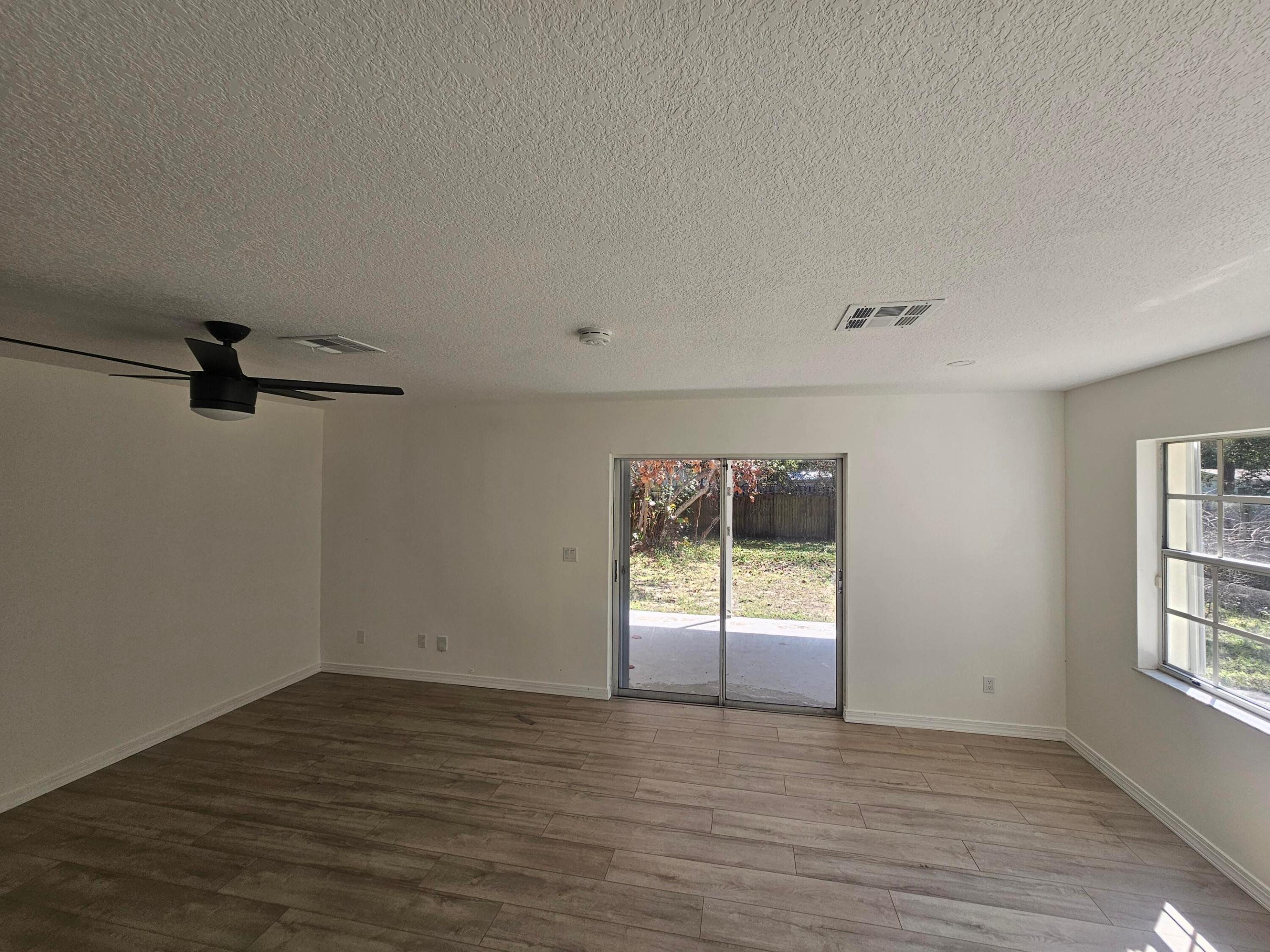 VILLAS OF VERO BEACH - Residential Lease