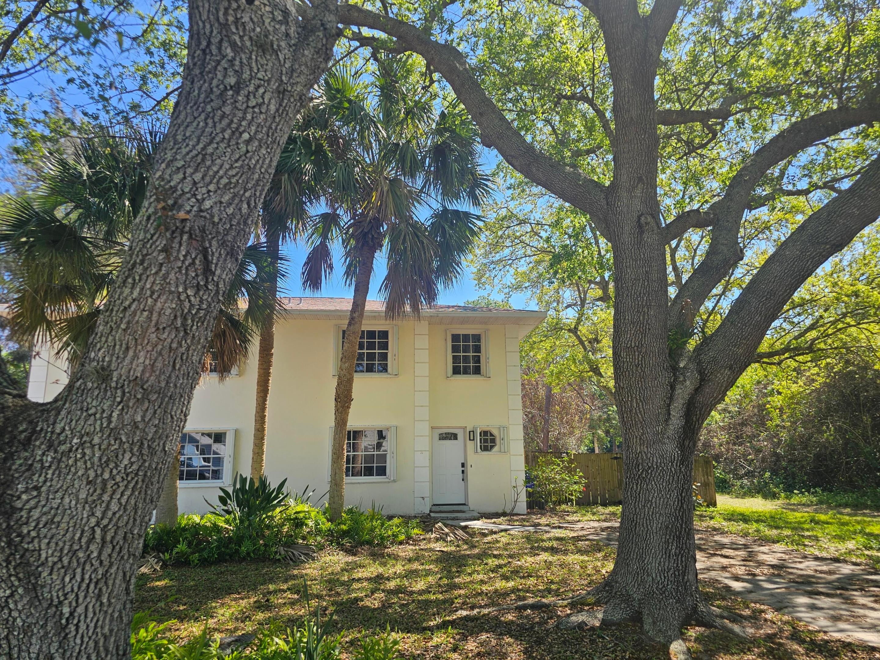 VILLAS OF VERO BEACH - Residential Lease