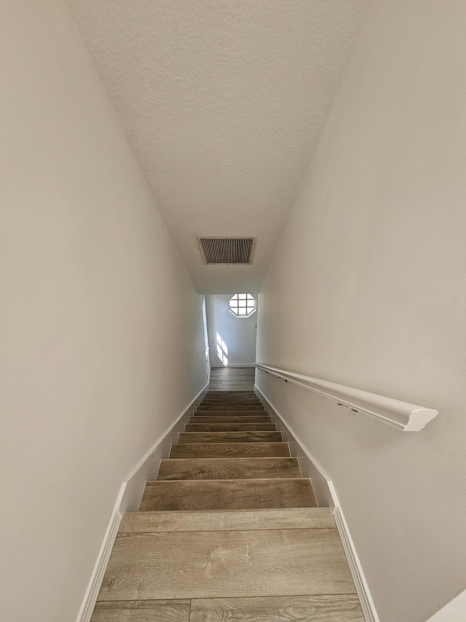 VILLAS OF VERO BEACH - Residential Lease