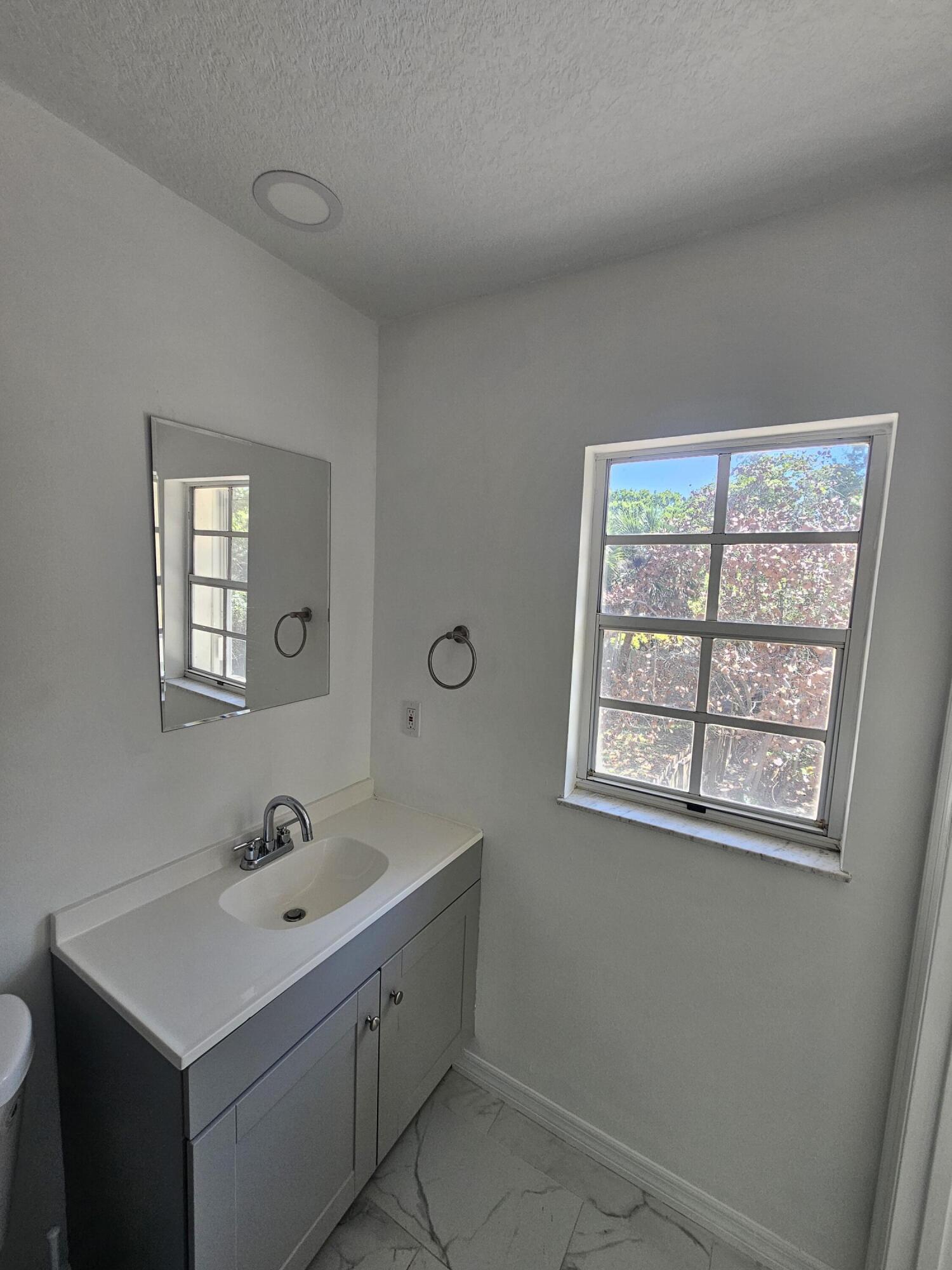 VILLAS OF VERO BEACH - Residential Lease
