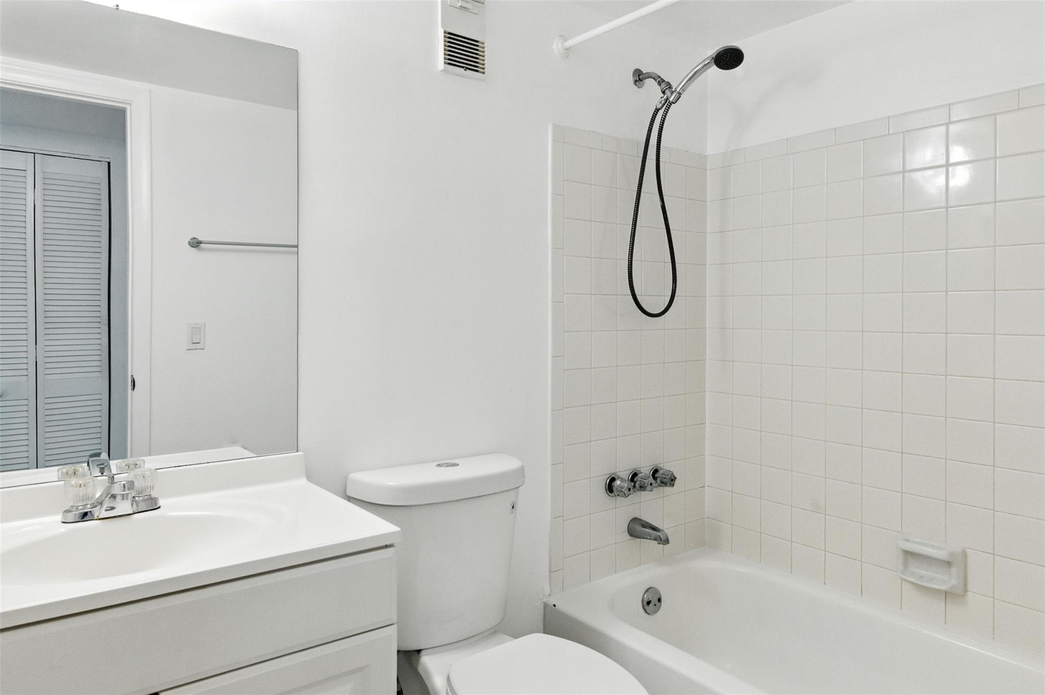 PINE LAKE /  CONDO 141 - Residential Lease