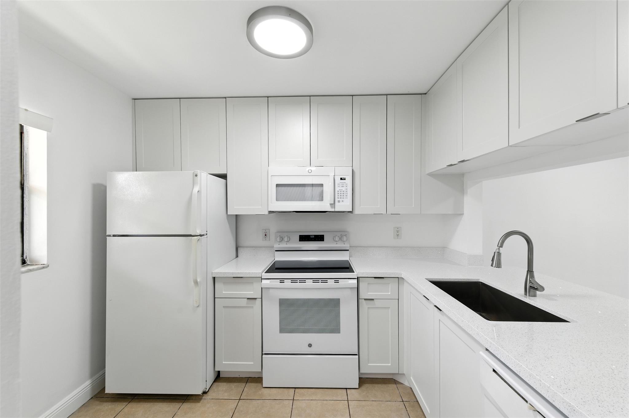 PINE LAKE /  CONDO 141 - Residential Lease