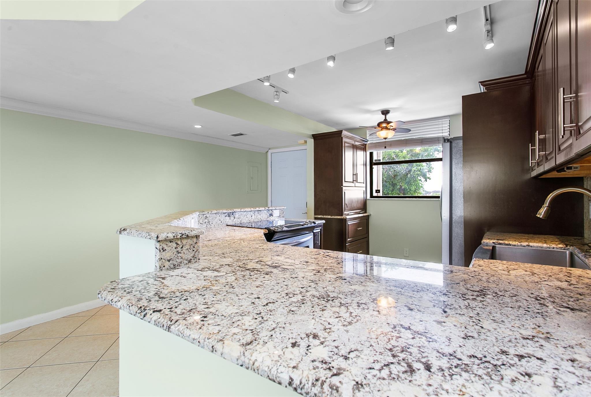 View photos, virtual tours, details... 115 Lake Emerald Dr 307