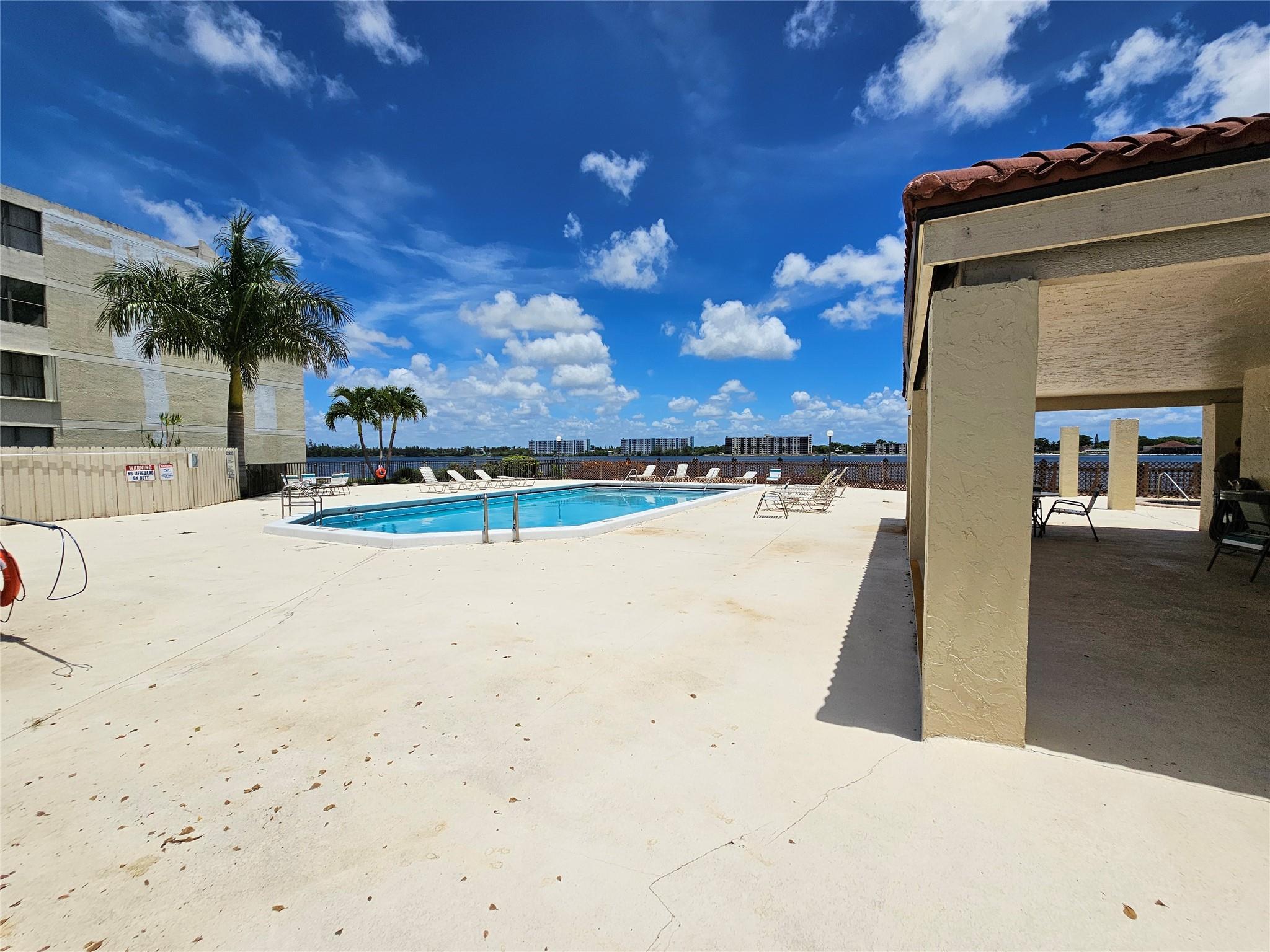115 Lake Emerald Dr 307