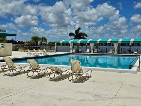 115 Lake Emerald Dr 307 Oakland Park FL 33309