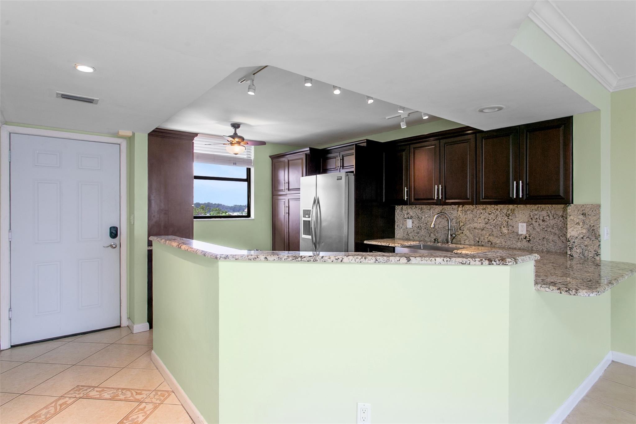 View photos, virtual tours, details... 115 Lake Emerald Dr 307