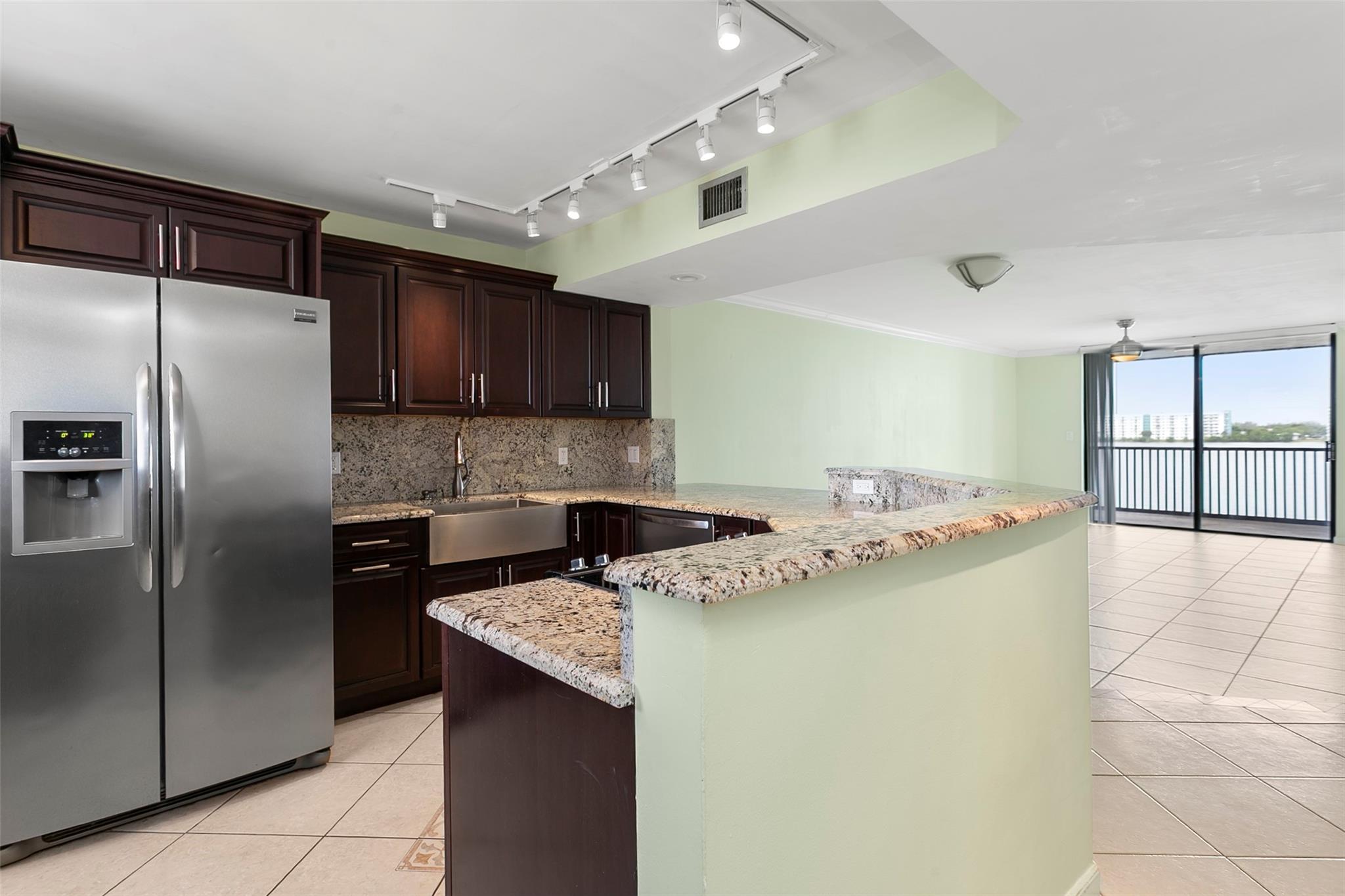 View photos, virtual tours, details... 115 Lake Emerald Dr 307