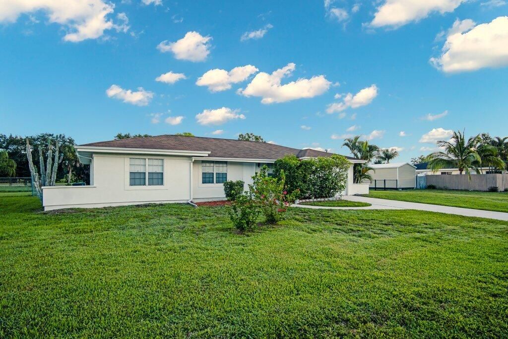 Photo of 2022 SE Oxmoor Terrace, Port Saint Lucie, FL 34952 (MLS # R10968410)