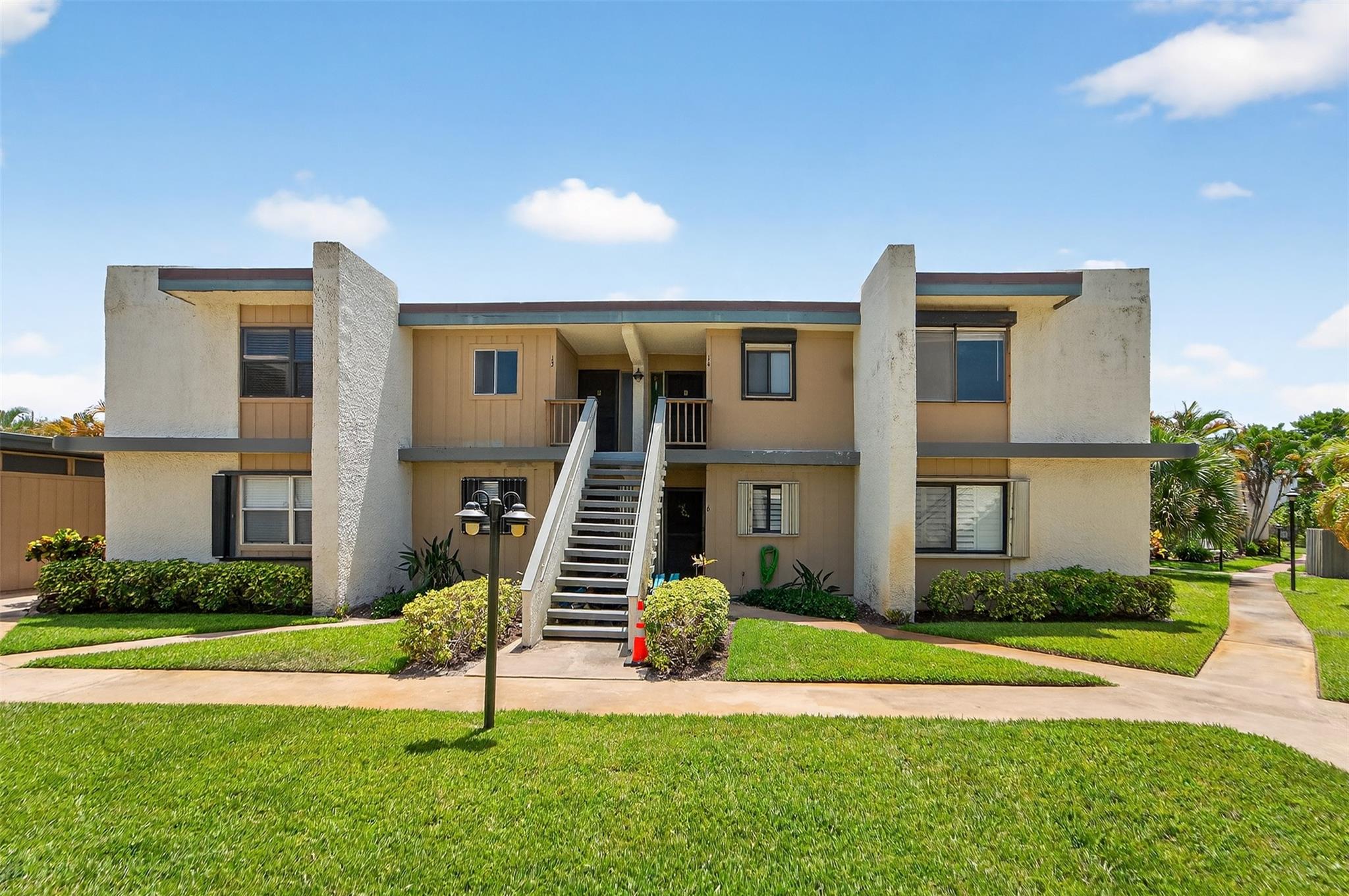 Come see this elegant 2 bed 2 bath condo located in this beautiful 55+ community of Beacon 21. This community has access to a private marina, private swimming pool, and a clubhouse for events and gathering! No size limits for pets.