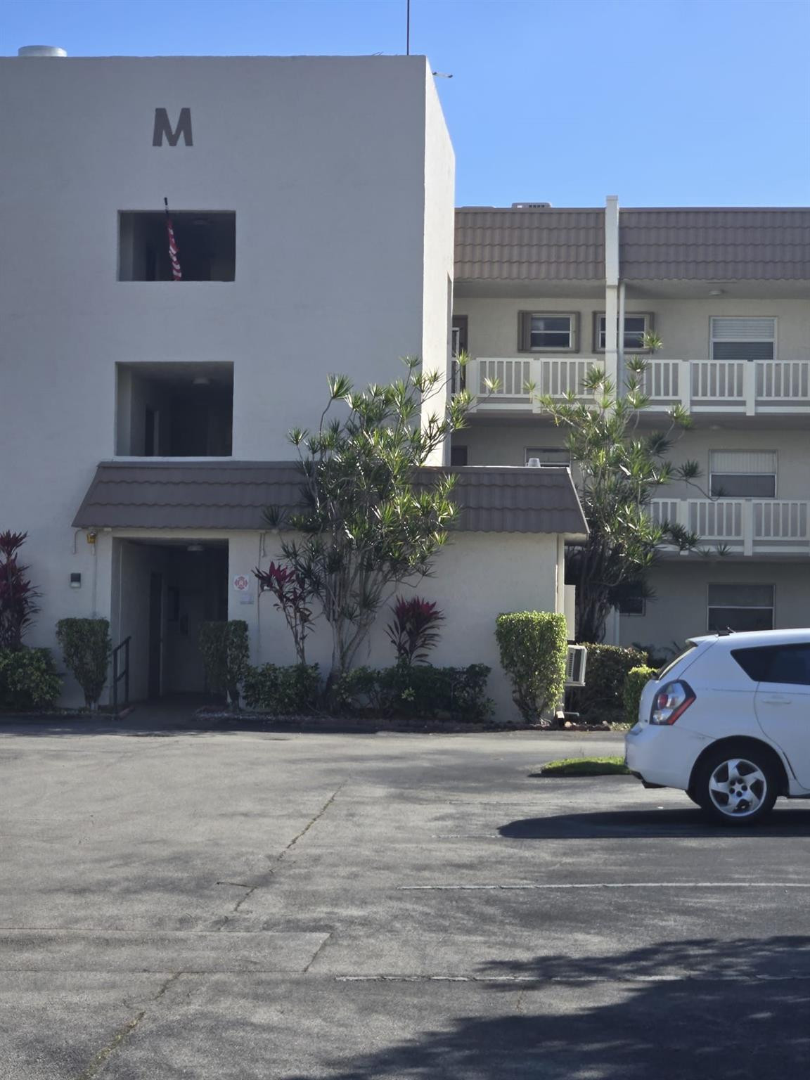ROYAL PALM GARDENS - Residential
