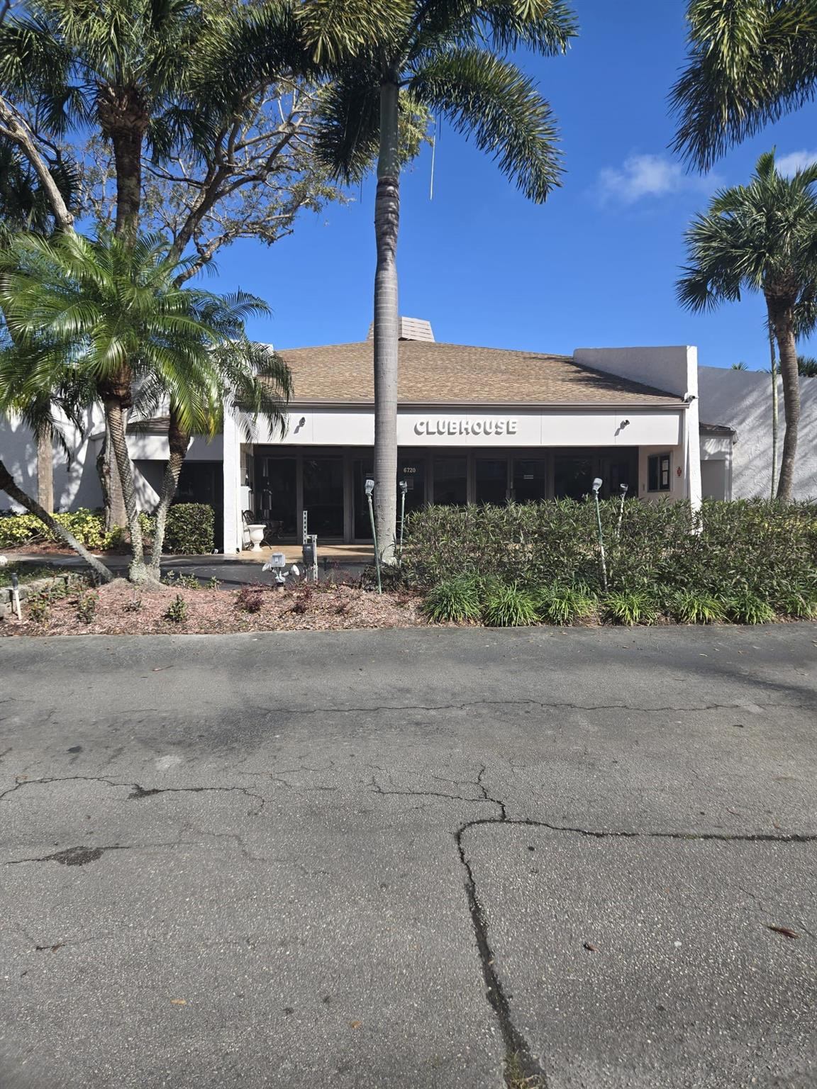 ROYAL PALM GARDENS - Residential
