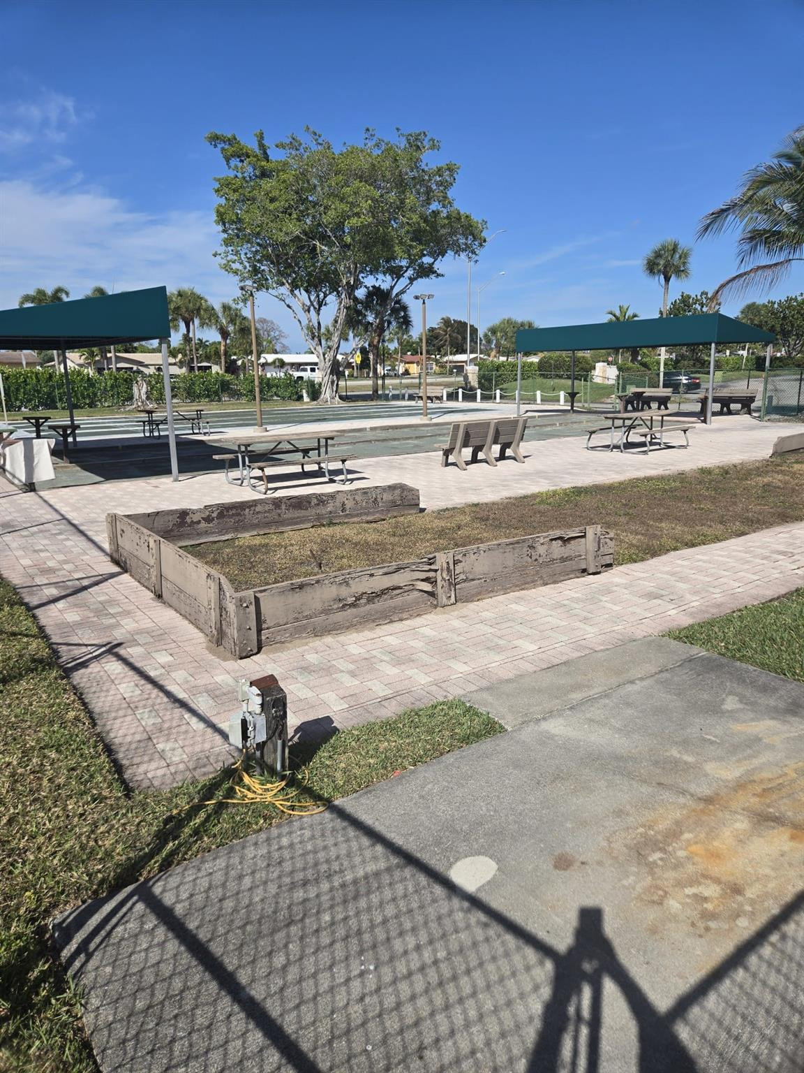 ROYAL PALM GARDENS - Residential