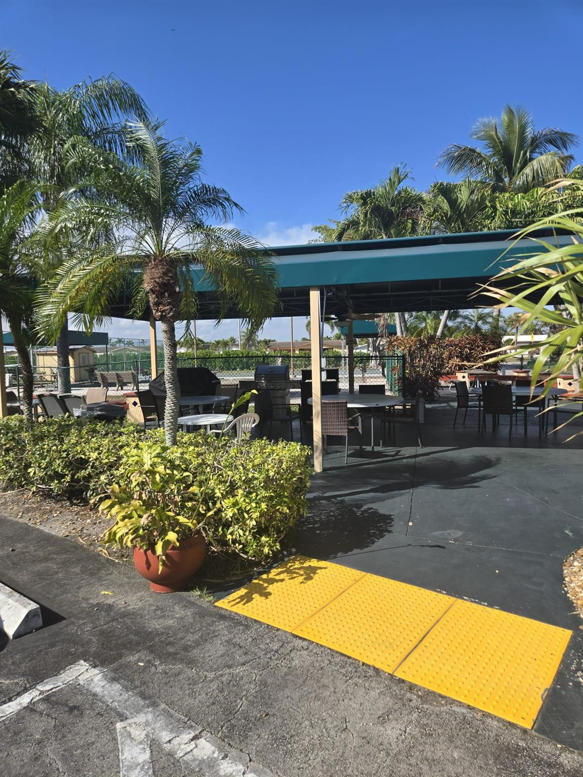 ROYAL PALM GARDENS - Residential