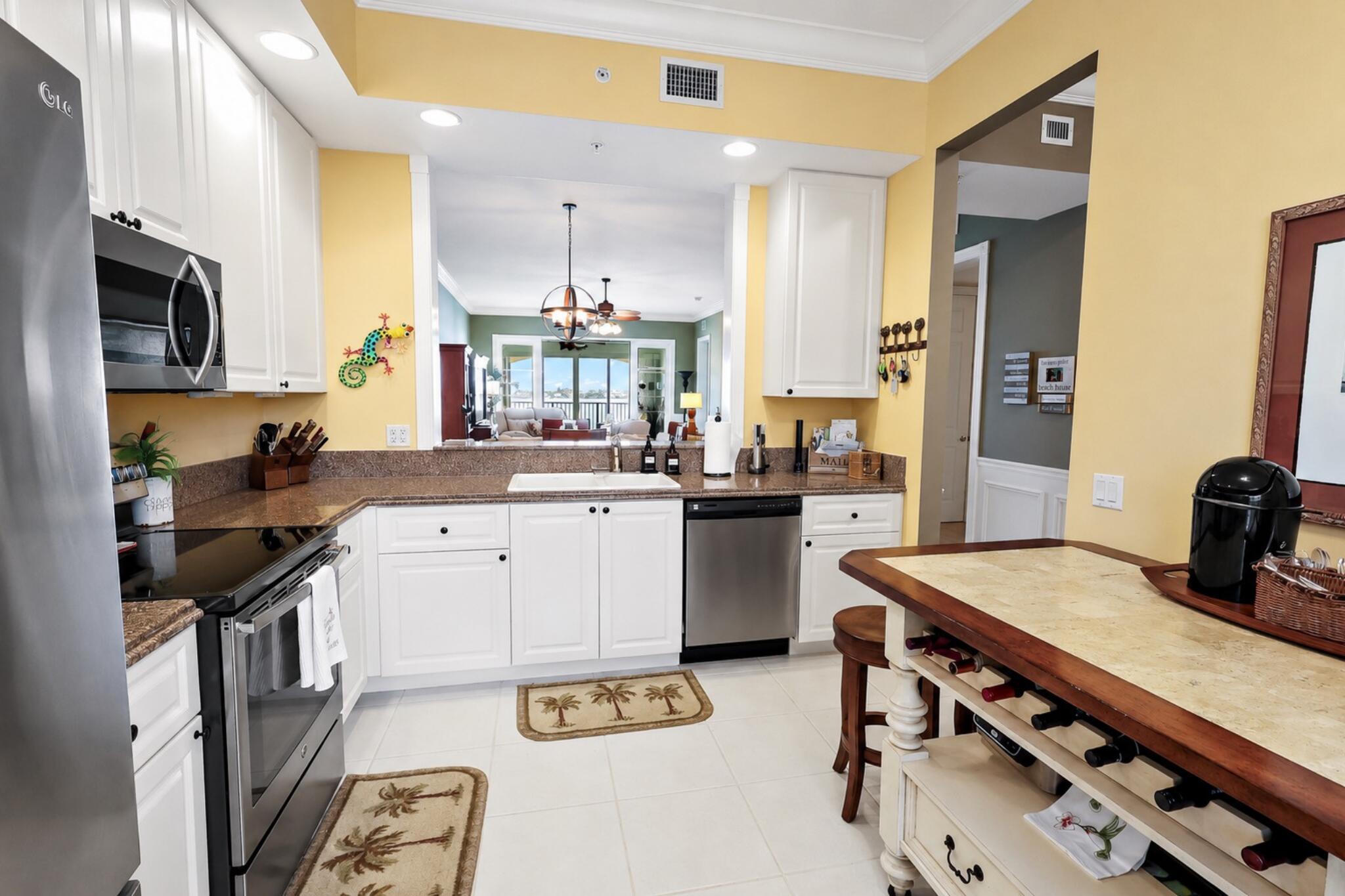 21 Harbour Isle Drive W Ph02