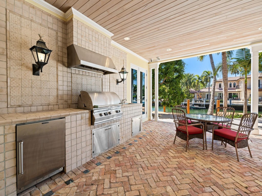 Las Olas Isles - Residential