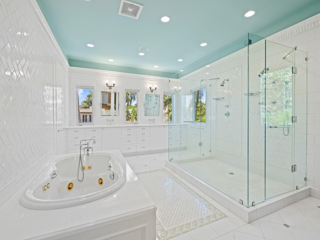 Las Olas Isles - Residential