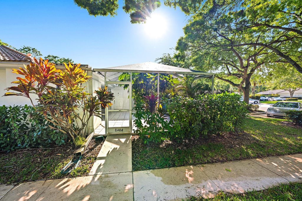 Photo of 8404 Chapman Oak Court, Palm Beach Gardens, FL 33410 (MLS # B26004623)