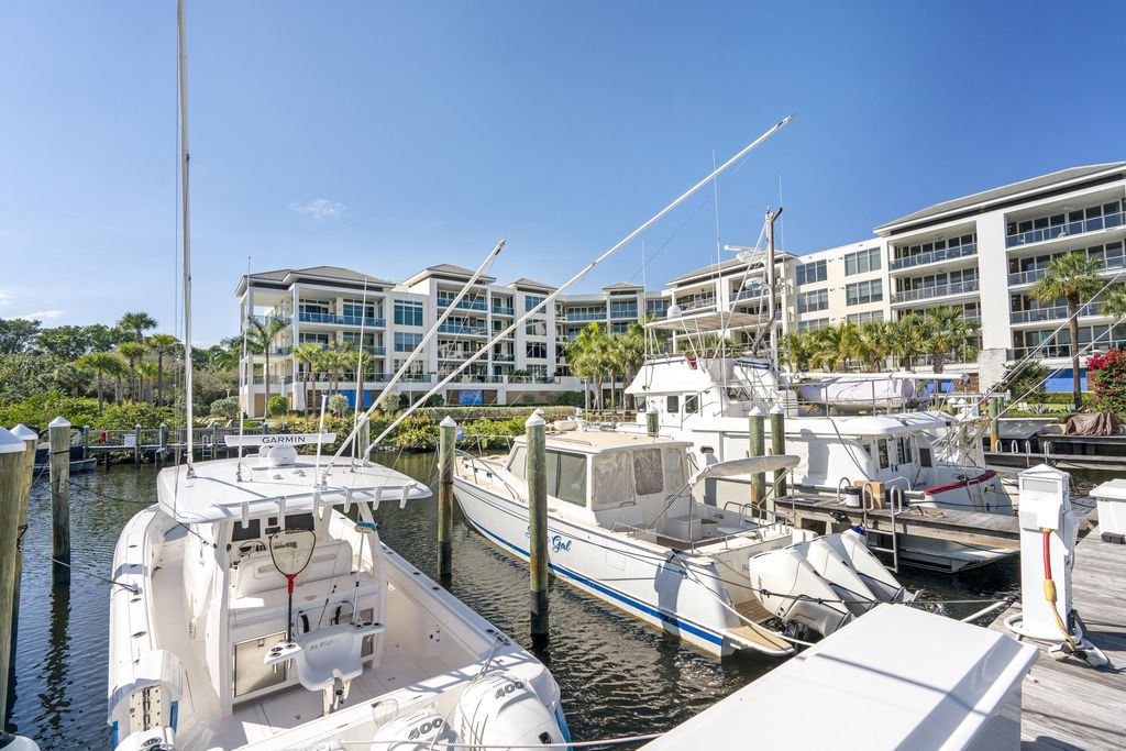 Photo of 8404 Chapman Oak Court, Palm Beach Gardens, FL 33410 (MLS # B26004623)