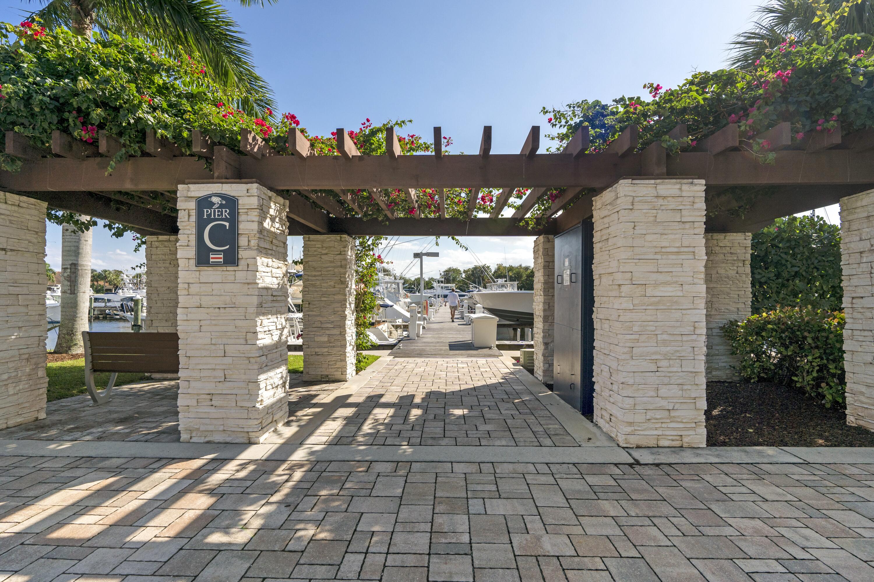 8404 Chapman Oak Court