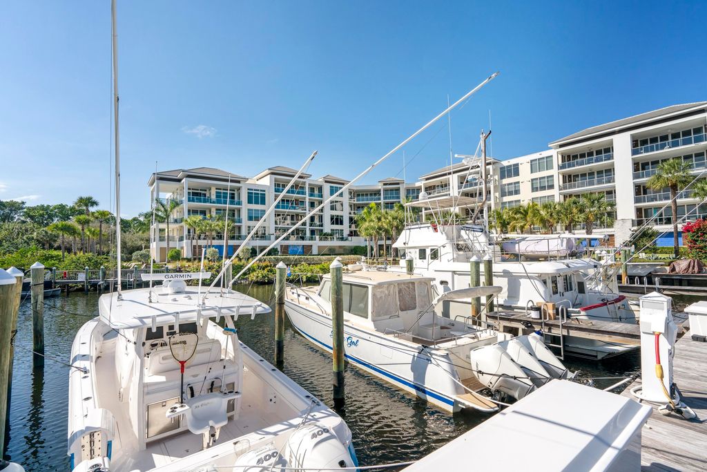 Photo of 8404 Chapman Oak Court, Palm Beach Gardens, FL 33410 (MLS # B26004623)