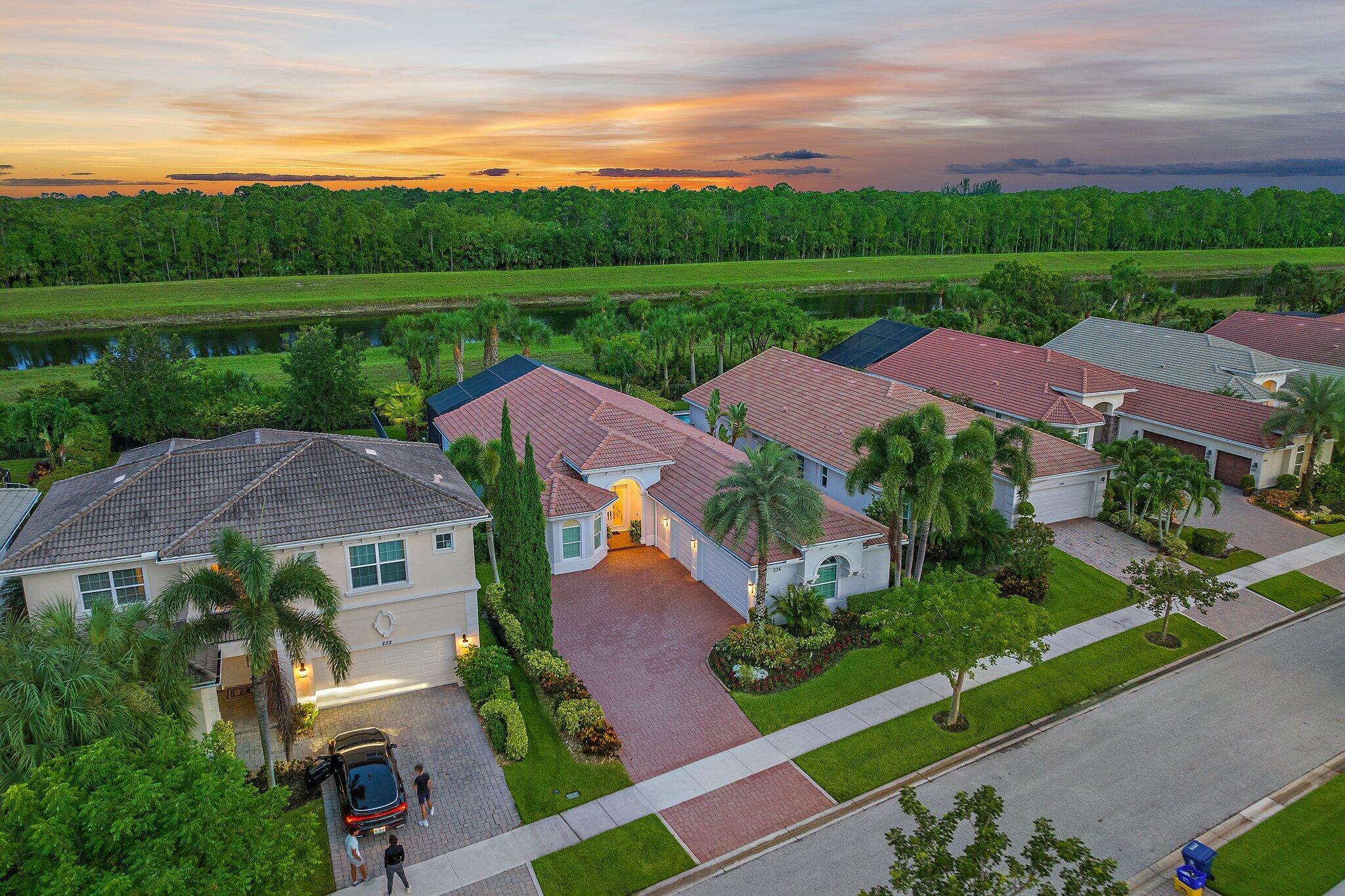 JUPITER COUNTRY CLUB POD - Residential