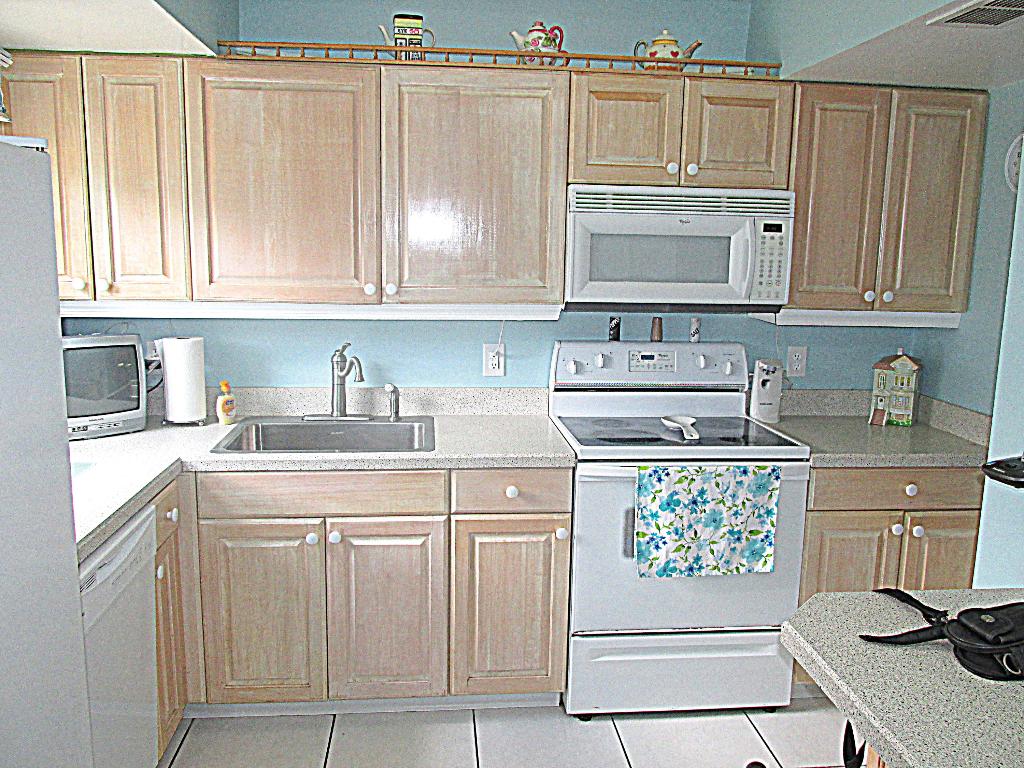 COLONIAL CLUB CONDO SEC 1 - Residential Lease