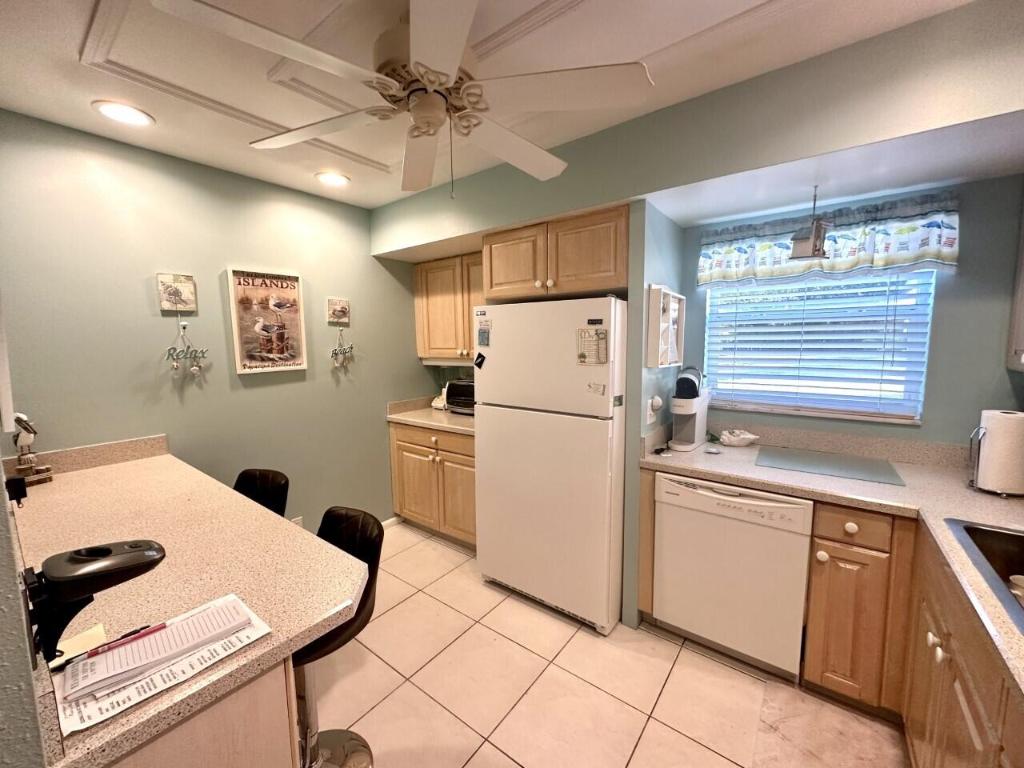 COLONIAL CLUB CONDO SEC 1 - Residential Lease