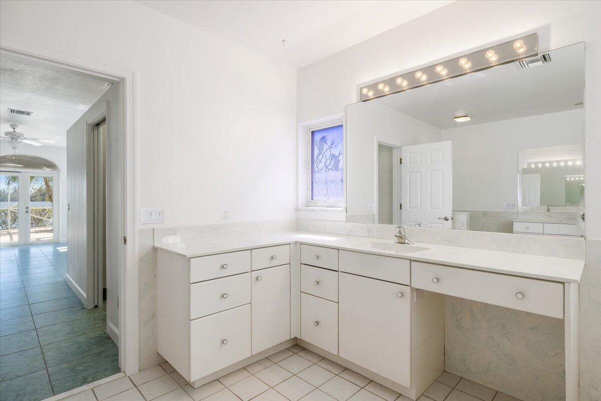 VERO ISLES PLAT NO 3 - Residential