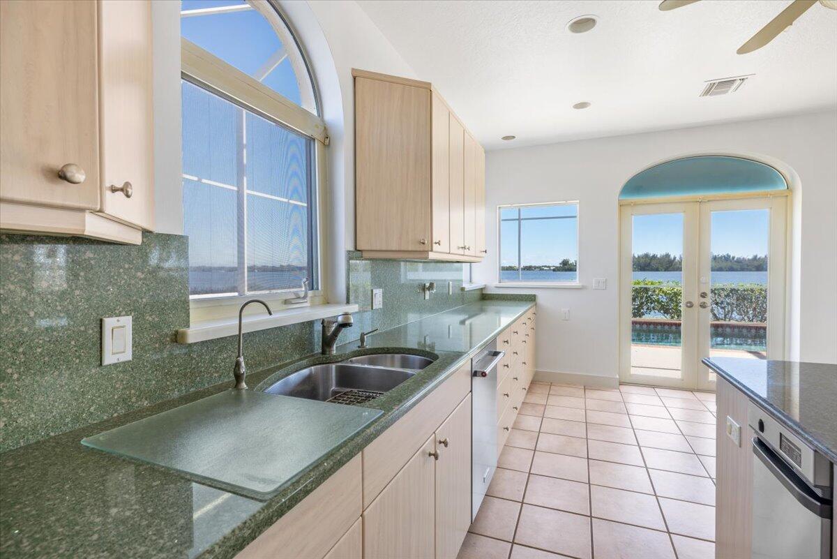 VERO ISLES PLAT NO 3 - Residential