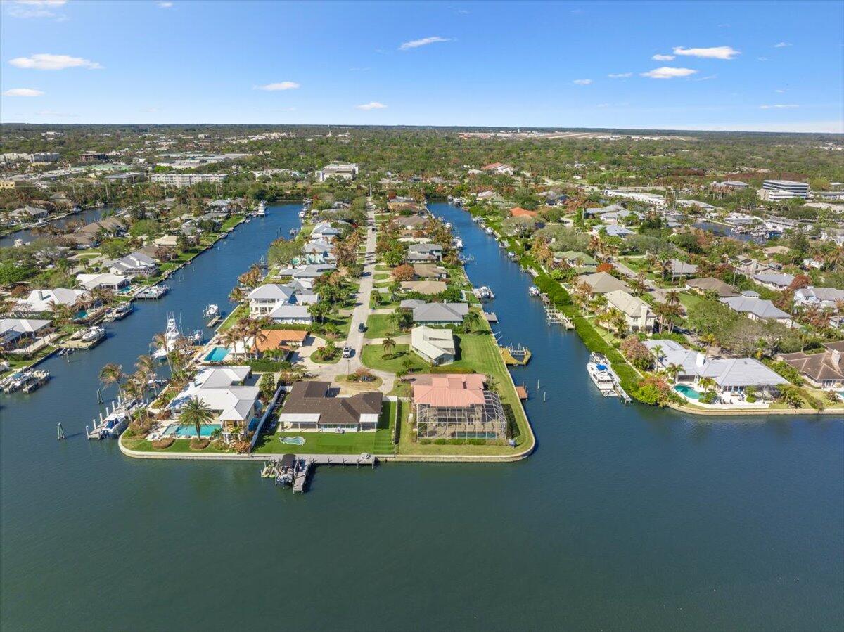 VERO ISLES PLAT NO 3 - Residential