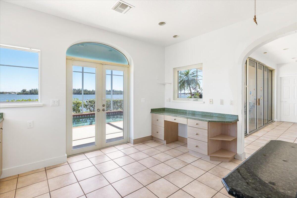 VERO ISLES PLAT NO 3 - Residential