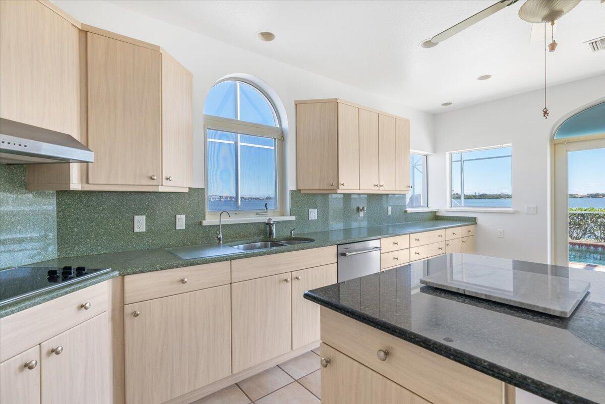 VERO ISLES PLAT NO 3 - Residential