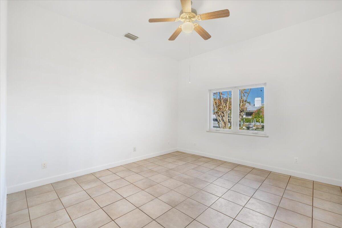 VERO ISLES PLAT NO 3 - Residential