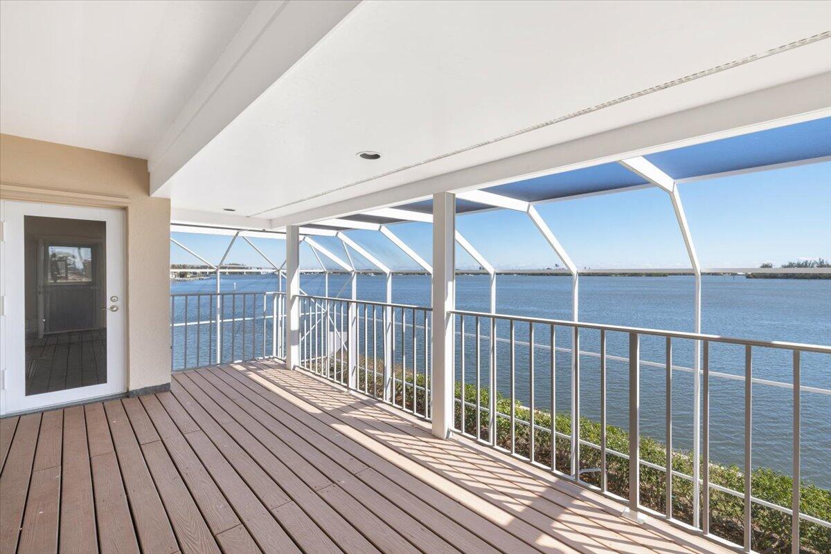 VERO ISLES PLAT NO 3 - Residential