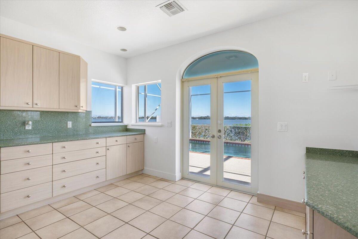 VERO ISLES PLAT NO 3 - Residential