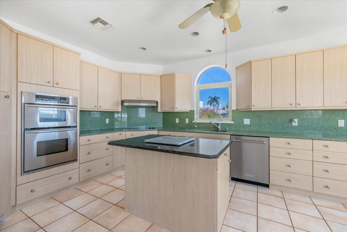 VERO ISLES PLAT NO 3 - Residential