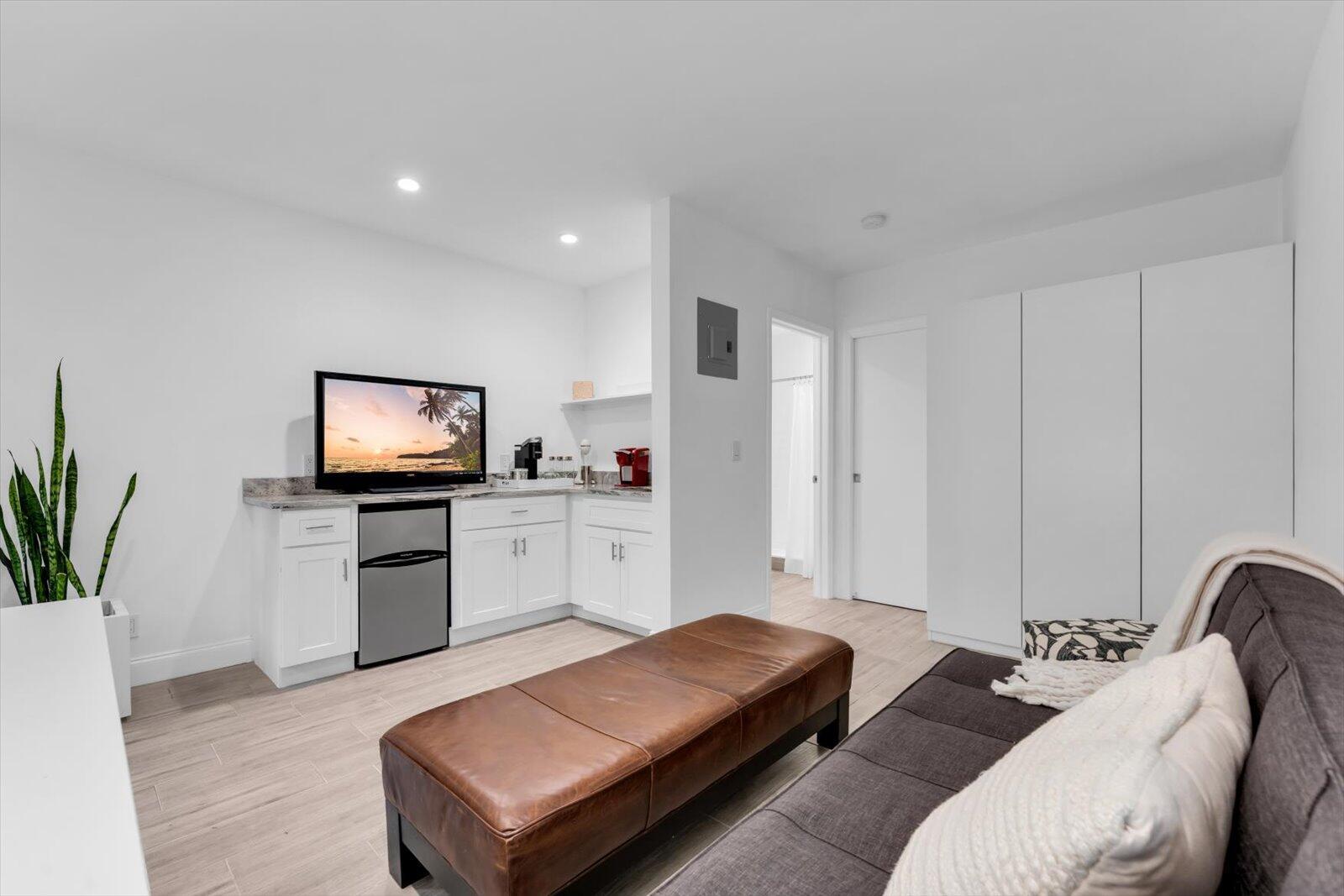 GOLF AND TENNIS VILLAGE P - Residential Lease